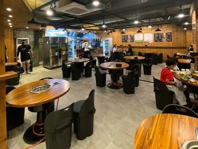 Musoegimchisamgyeop Hannam Branch Old-School Korean BBQ 3