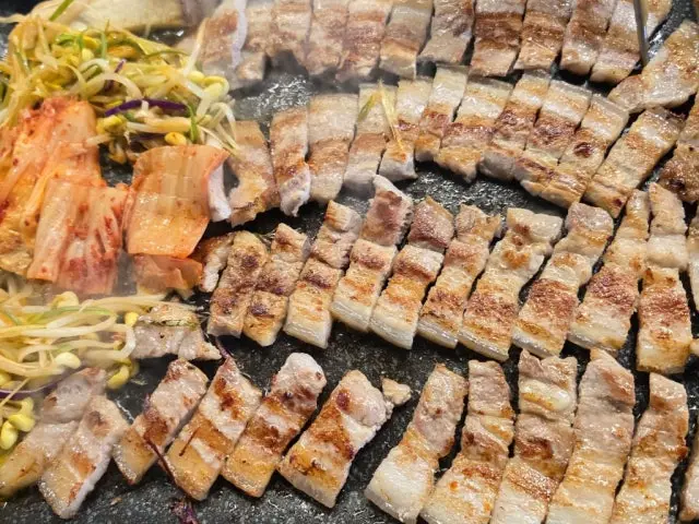 Kkuldwaeji Samgyeopsal 一人焼肉 3