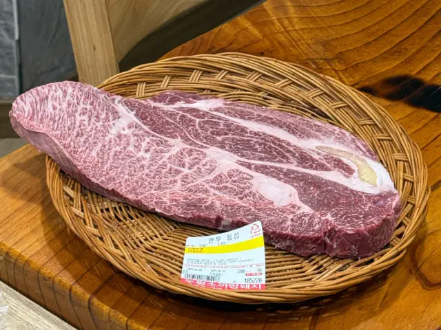 Nureongsokkamangdwaeji Moksal (Pork Neck) 3