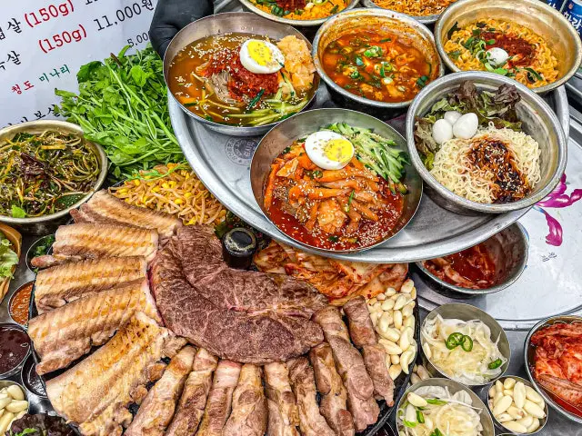 Mokgumeong Gimhaejinyeong店 五花肉烤肉 1