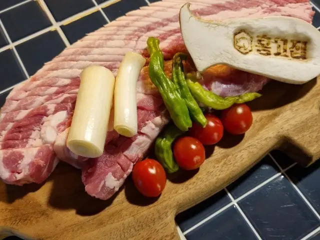 Honggojip Yukhoe (Korean Beef Tartare) 1