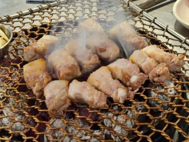 Jaeseokinechamsuthwarogui Seongjeong店 五花肉烤肉 2