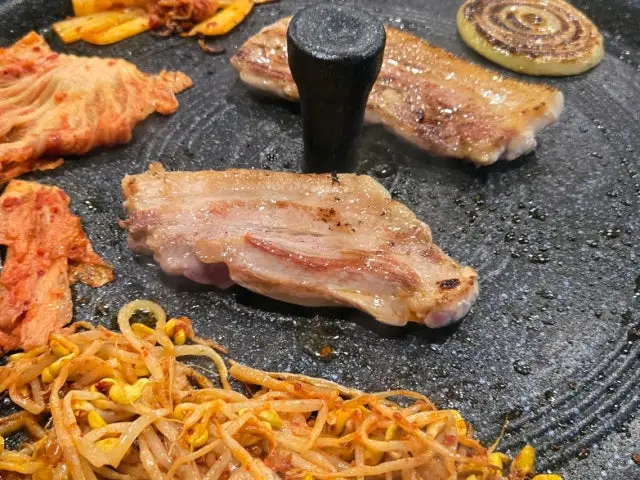 솥뚜껑삼겹살집 사진 2