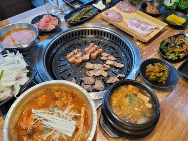 Dumokgogijip Ogyeopsal (Skin-On Pork Belly) 2