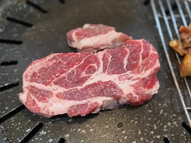 Dumokgogijip Ogyeopsal (Skin-On Pork Belly) 3