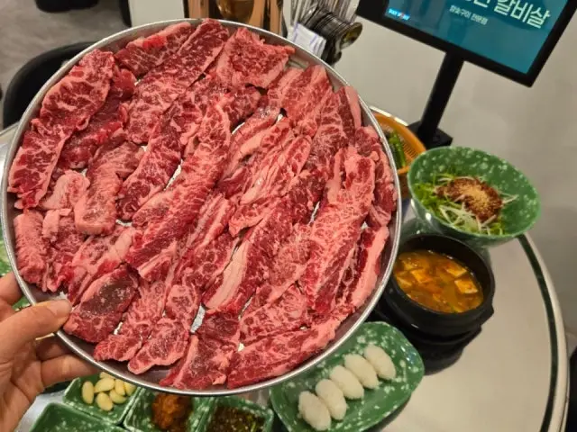 Iganemyeongingalbisal Busanyongho Branch Galbi (Korean Short Ribs) 2
