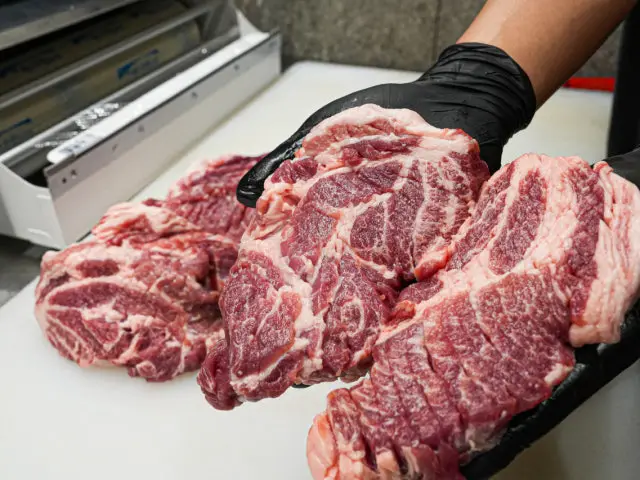 Gogigupneunnamja Banyeo Branch Galbi (Korean Short Ribs) 2