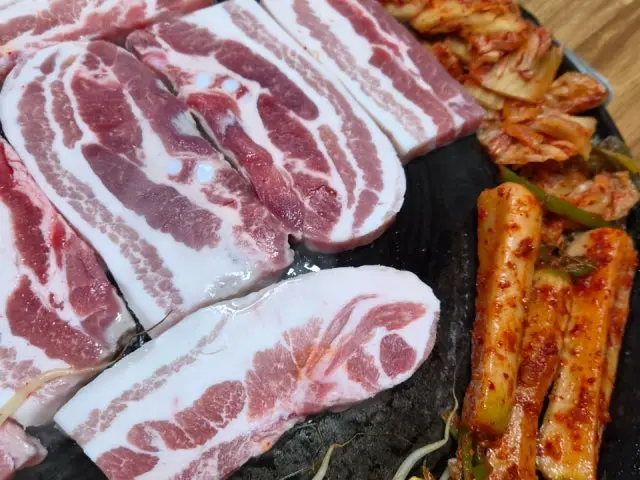 Wonjosomunnansotttukkeongsamgyeopsal 老舗焼肉 3