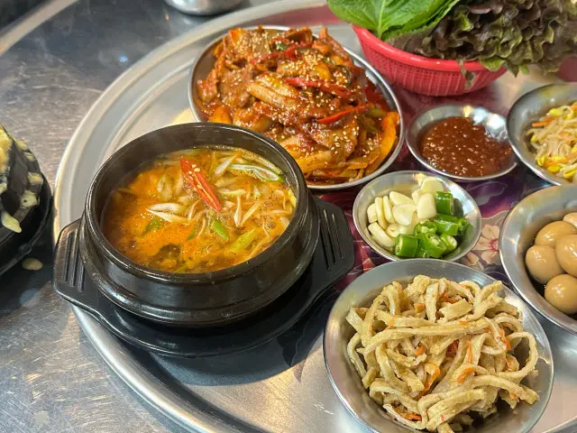 Bokdwaejisikdang Cheap Korean BBQ 3