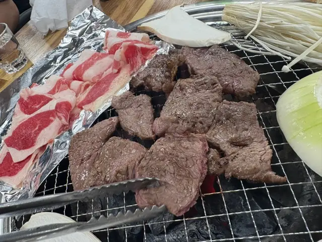 Gogiikneunmaeul Photos 2