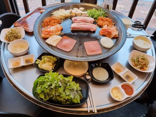 Jaldwaejiwangttukkeongjoyangjeom Naengsam (Frozen Pork Belly) 1