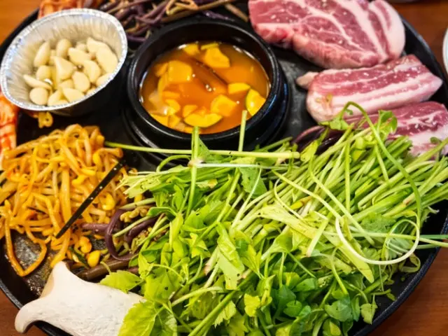 Hyojadongsotttukkeong Incheonjuanbukbu Branch Ogyeopsal (Skin-On Pork Belly) 1