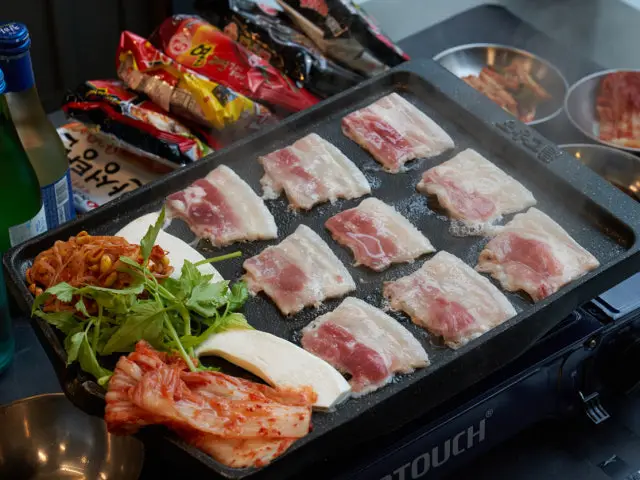Syupeonaengsam Sangbong Main Branch Naengsam (Frozen Pork Belly) 1