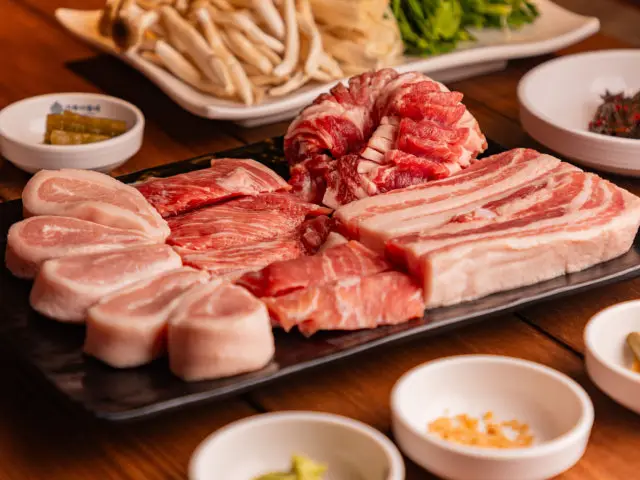 Geobukidongne Incheongeomdansindosi Branch Korean BBQ 1