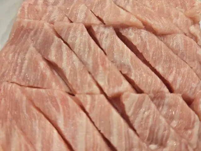 Sutbulgui Yongdon Naengsam (Frozen Pork Belly) 3