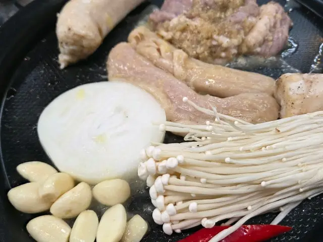 Yongwonjeontongyanggopchangjeongol Gopchang Hot Pot 3