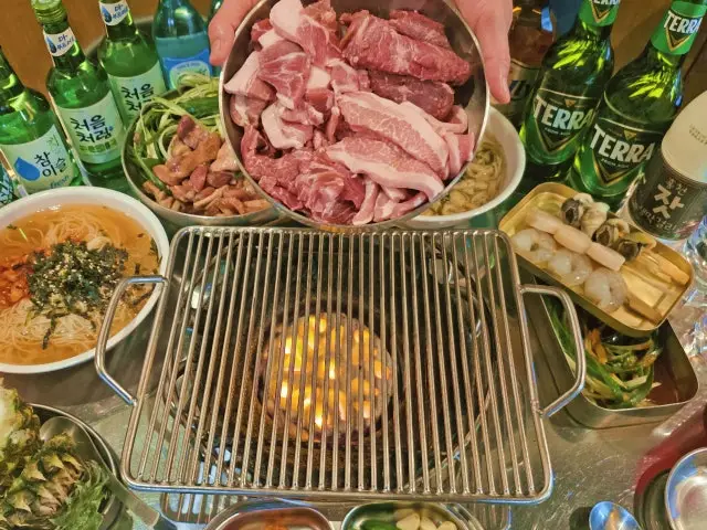 Kkoltongdwaejanggun Geomdansindosi店 烤肠 1