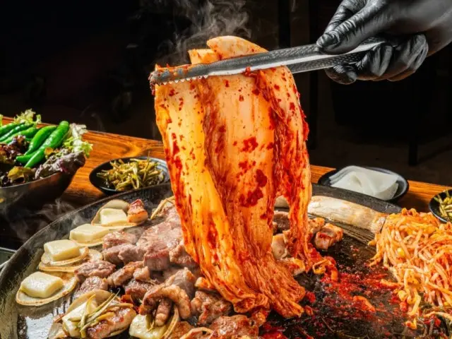 Daepan Sotttukkeonggimchisamgyeopsal Hanwoo (Korean Beef) 1