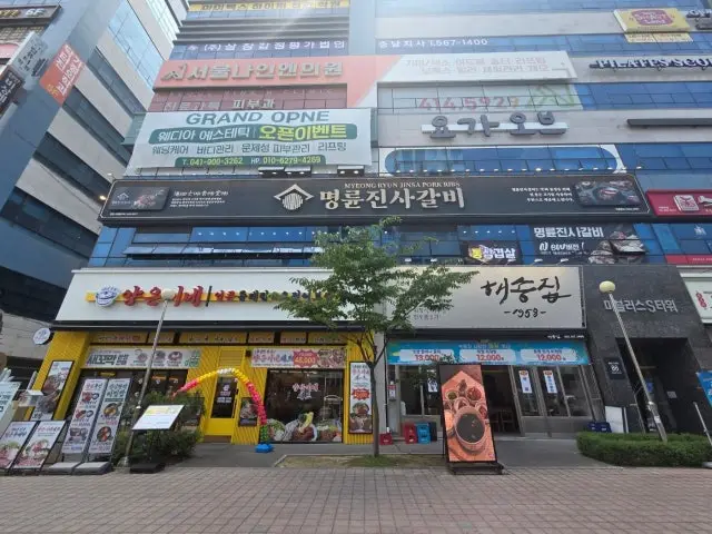 Myeongryunjinsagalbi Cheonansicheong Branch All-You-Can-Eat Korean BBQ 3