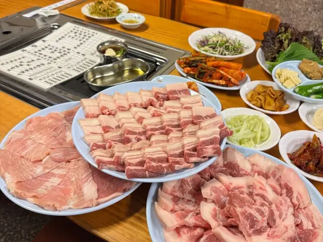 Yongmeorisikyuk Yongsan 2ho Branch Galbi (Korean Short Ribs) 2