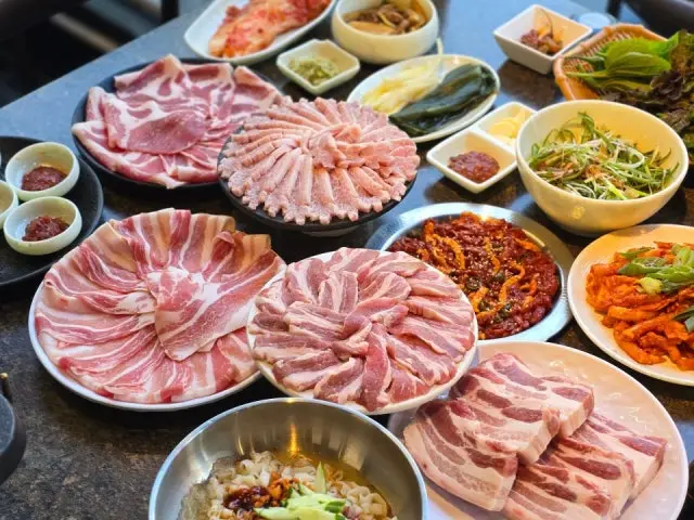 Gyeolgukdwaeji Samgyeopsal (Pork Belly BBQ) 1