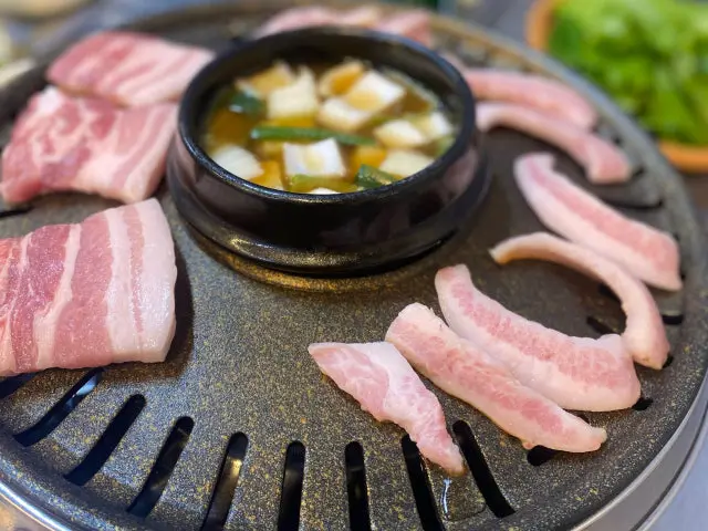 Samseongsaenggogigumteo Samgyeopsal (Pork Belly BBQ) 3
