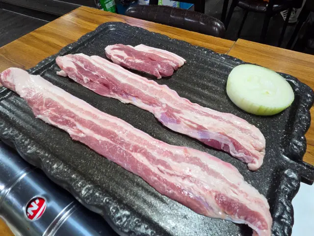황가솥뚜껑삼겹살집 삼겹살 사진 3