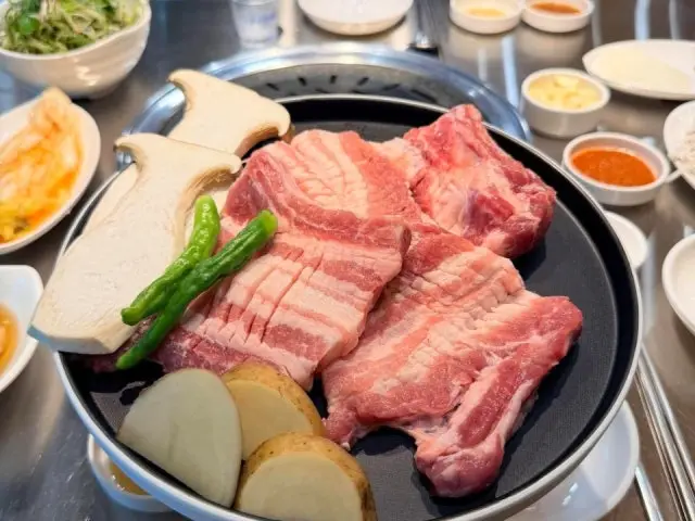 Yuhyeonsutbulgalbi Galbi (Korean Short Ribs) 1