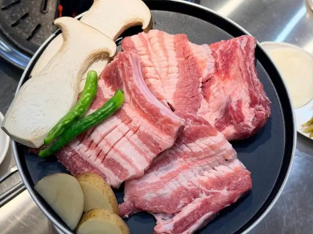 Yuhyeonsutbulgalbi Galbi (Korean Short Ribs) 2