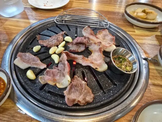 Gimhaedwittong&samgyeop Daepae (Thin-Sliced Pork Belly) 3