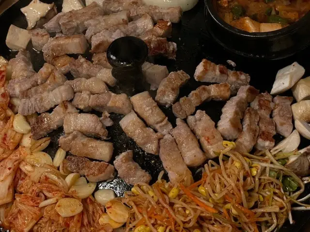 Yujeonga Sotttukkeongogyeopsal Bangi 本店 写真 1