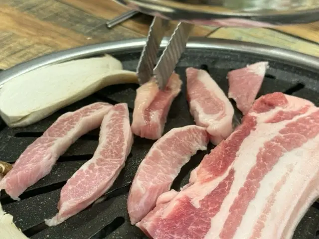 Itaebaeksutbulgui Samgyeopsal (Pork Belly BBQ) 2