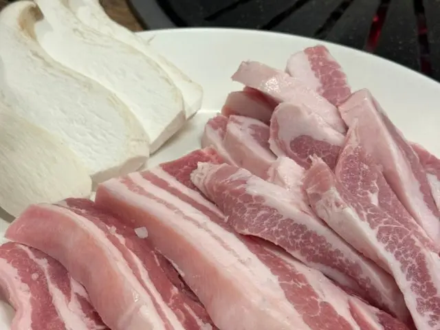 Itaebaeksutbulgui Samgyeopsal (Pork Belly BBQ) 3