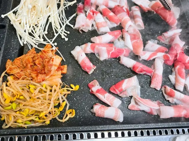 Daeyeondaepae Daepae (Thin-Sliced Pork Belly) 3