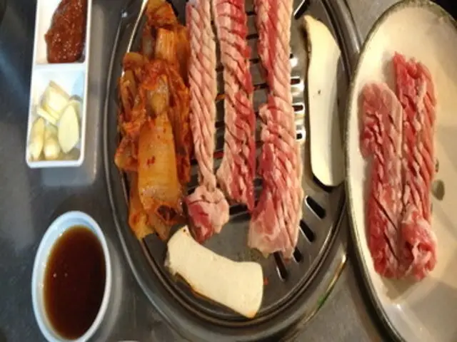 Kaljipsamgyeopsal Daepae (Thin-Sliced Pork Belly) 1
