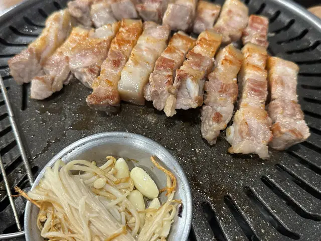 Gogiranghanbangul Moksal (Pork Neck) 1