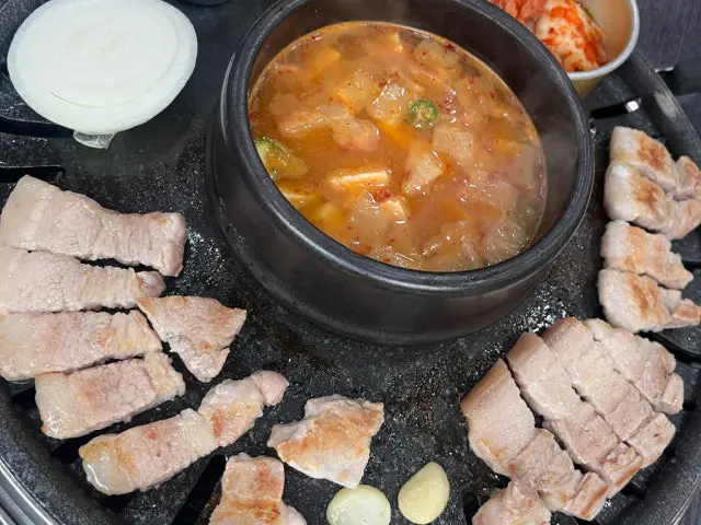Eongteorisaenggogi Munrae店 平价烤肉 2