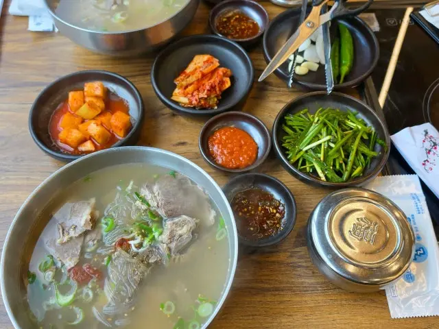 Sohyanggalbitangsobulgogijeongol Galbi (Korean Short Ribs) 2