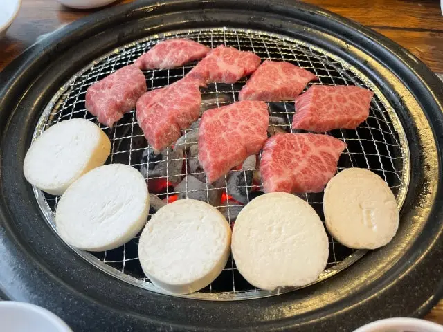 Myeongpumhanujeongyuksikdang Ogeum店 烤肉 1