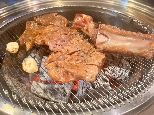 드럼통숯불고깃집 갈비 사진 3