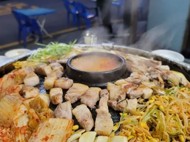 Meokgolsotttukkeongsaengsamgyeopsal Korean BBQ with Private Rooms 2