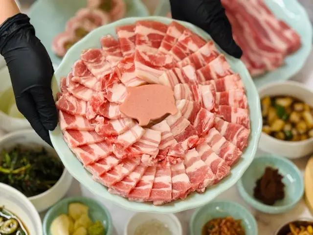 Donuimatsutbulgui Samgyeopsal (Pork Belly BBQ) 1