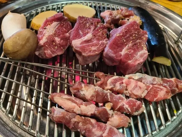 Choraem Yanggogi Galhyeon Branch Yukhoe (Korean Beef Tartare) 1