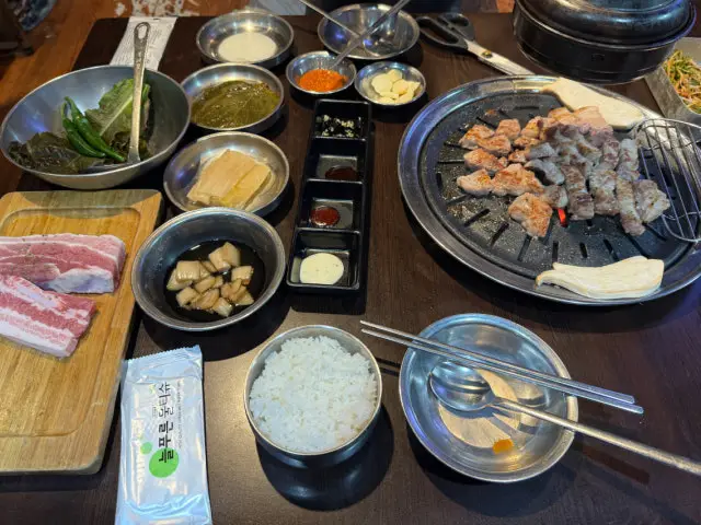 Hwanggeumdwaeji Solo-Friendly Korean BBQ 2
