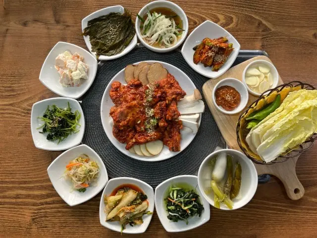 Homaesilsutbuldwaejidakgalbi Korean BBQ 2