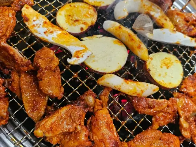 Homaesilsutbuldwaejidakgalbi Korean BBQ 3
