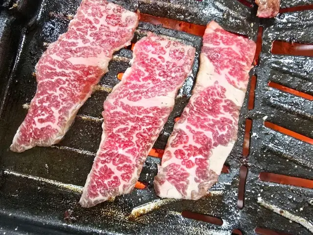 Jeongilpum Chuksan Daepae (Thin-Sliced Pork Belly) 1