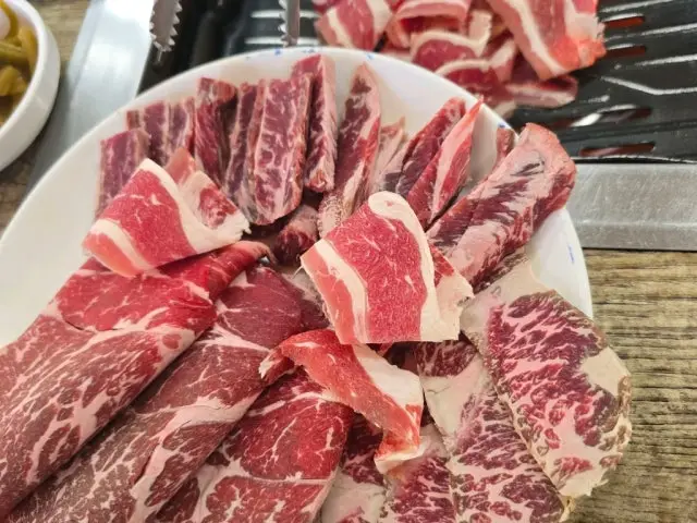 Jeongilpum Chuksan Daepae (Thin-Sliced Pork Belly) 2