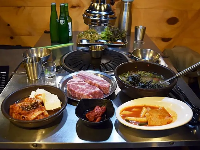 Dutumhangogitjip Yeongdeungpo Branch Samgyeopsal (Pork Belly BBQ) 2