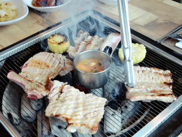 Hwadongsaenggalbijangcheonjeom Saeng Galbi (Fresh Short Ribs) 1